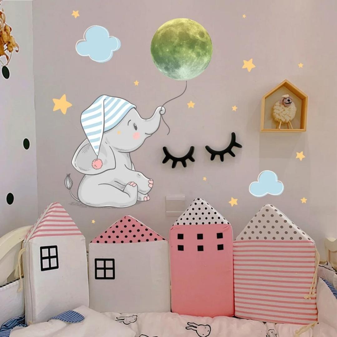 Stickers Muraux Lumineux pour Enfants – L’Éléphant Rêveur & Son Ciel Étoilé